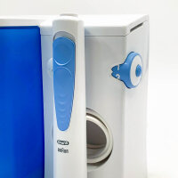 Oral-B Mundpflege-Station: Oral-B PRO 900 elektrischer Bürstengriff + Oxyjet Sprinkler mit Braun Technologie, 4 Oxyjet Aufsätze, 2 Ersatzbürsten