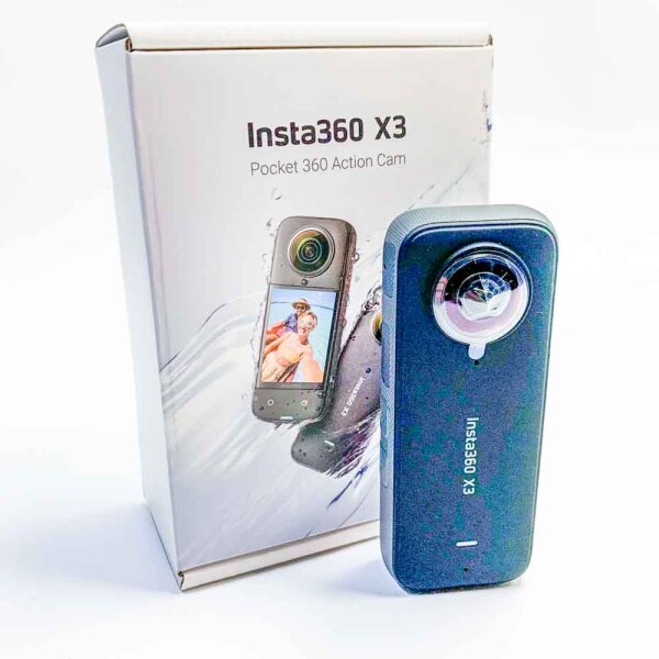 Insta360 X3 wasserdichte 360°-Actionkamera (Batterie & Ladekabel fehlt) mit 48 MP 1/2"-Sensoren, 5,7 K 360° Active HDR-Videos, 72 MP 360°-Fotos, 4K-Einzelobjektiv, Stabilisierung, 2,29"-Touchscreen