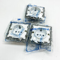 PANGTZEEN Schuko Steckdose 3 Fach, Vollspiegel, gehärtetes Glas, 224mm, 16A, Unterputz, weiß, ideal für Wohn- und Arbeitsräume.