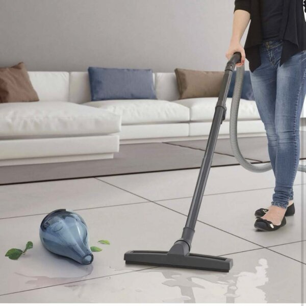 BLACK+DECKER BXVC20XTE wet/dry vacuum cleaner, 1400 W, 20 L, integrated socket for power tools, versatile.