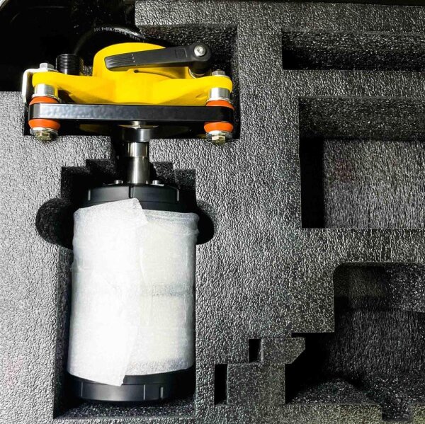 Trimble MT900, Remote Target Prism, SPS, präzise Millimeter-Messung, robustes Design, ideal für Bau- und Vermessungsanwendungen.