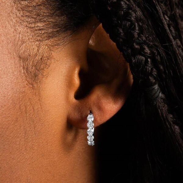 6Ice Iced Hoop Earrings, CZ, Schmuck, glänzende Zirkonia, modisches Design, leicht und bequem, ideal für jeden Anlass.