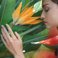 Edenly PARADISE BIRD Nº9 Ring Size 52 - 375/9K Yellow Gold - Olivine, Diamond - Elegant jewelry with precious stones.