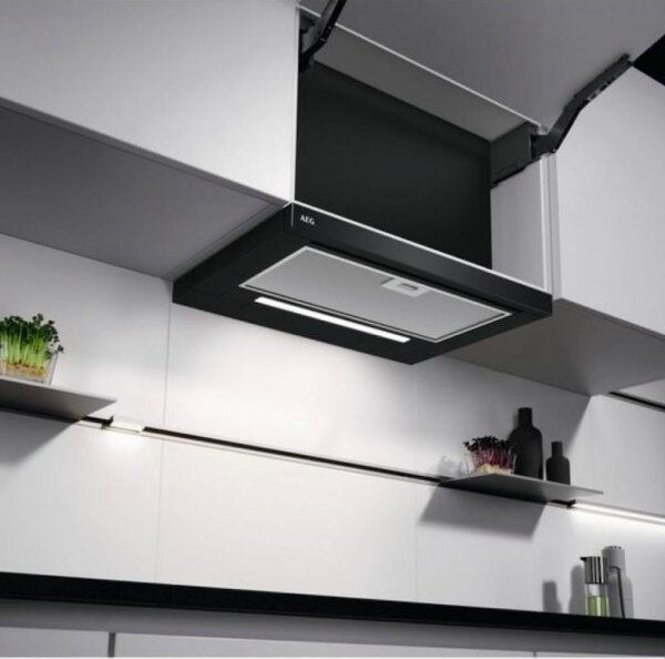 AEG DPE5660B flat screen hood, high-performance motor, exhaust/recirculation operation, LED light strip, efficient kitchen ventilation.