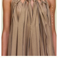 Cult Gaia Aditi Gown M, Gold, elegantes Abendkleid mit fließendem Design und schimmerndem Finish.