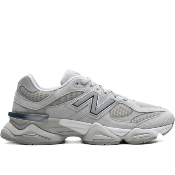 New Balance 9060, EUR 43, Sneaker, Silber Metallic Grau, sportlich, bequem, modisch, ideal für Alltag und Freizeit.