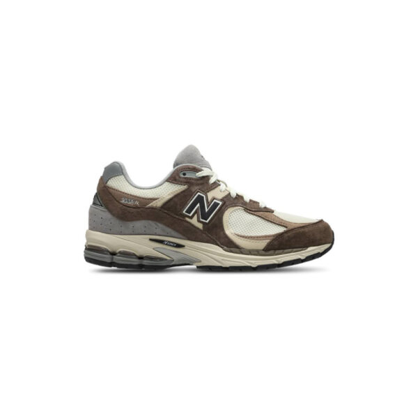 New Balance 2002R, EUR 45, Sneakers, breathable mesh, cushioning technology, timeless design, ideal for everyday wear and sports.