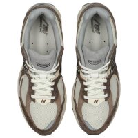 New Balance 2002R, EUR 45, Sneakers, breathable mesh, cushioning technology, timeless design, ideal for everyday wear and sports.