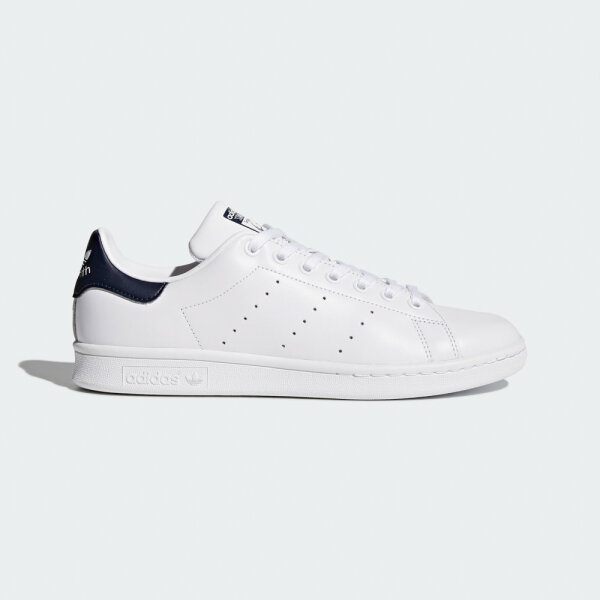 Adidas Stan Smith, EUR 46 ⅔, sneakers, classic design, white leather, breathable insole.