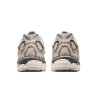 Asics GEL-NYC, EUR 45, Sneaker, Cream/Grau, bequeme Dämpfung, modernes Design, ideal für Alltag und Sport.