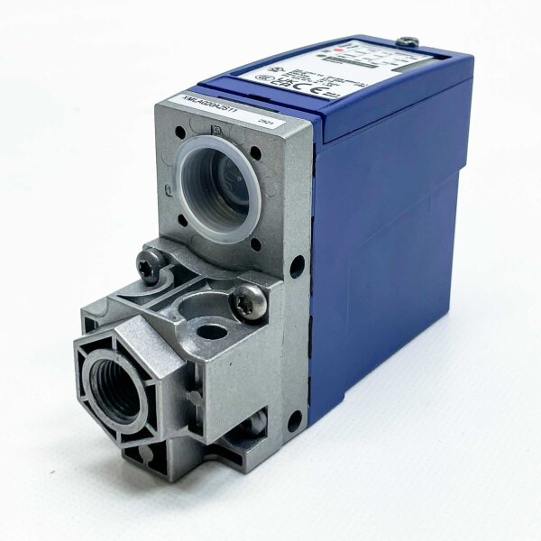 Schneider XMLA020A2S11 pressure switch, 20 bar, 290 psi, 2000 kPa, suitable for precise pressure control and reliable operation.