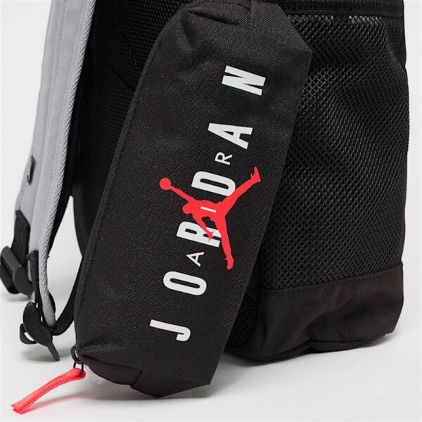 Jordan Jan Air Schulrucksack 40070027, Grau/Schwarz, robuster Rucksack, großes Hauptfach, gepolsterte Träger, sportliches Design