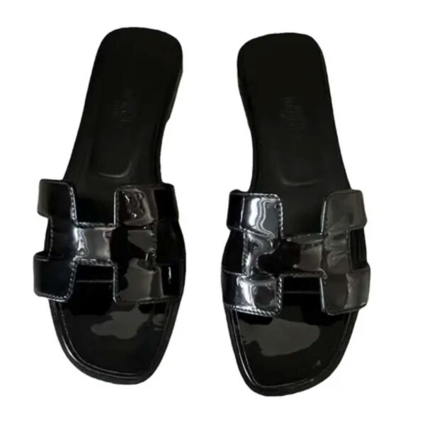 Hermes Oran Pantoffel, Lackleder, Größe 38, eleganter Damenschuh, flach, ikonisches H-Design, luxuriös, sommerlich