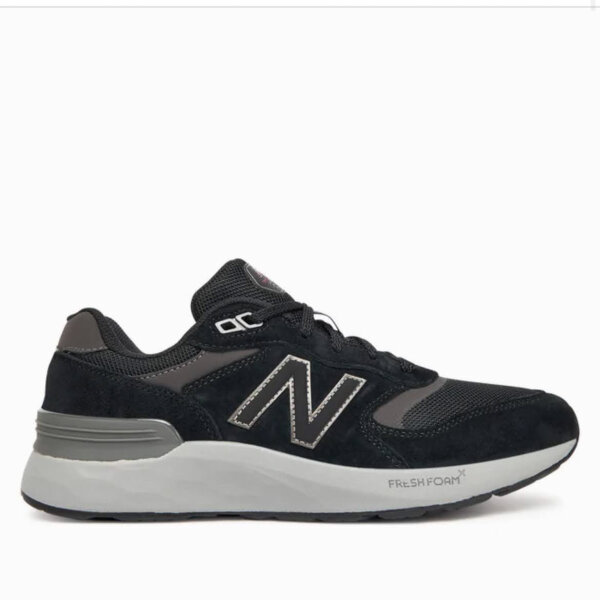 New Balance 880 Herren Walkingschuhe EUR 45.5, atmungsaktiv, dämpfend, sportlich, ideal für lange Strecken