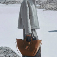 Polene Cyme Damen Handtasche 87653, Schultertasche, genarbtes Leder, Edition Camel, elegantes Design, vielseitig tragbar