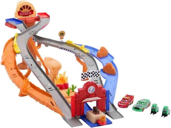 Mattel Disney Pixar Cars Rennspielset JFL57 – Lightning McQueen, Chick Hicks, 2 Boxencrew-Fahrzeuge, 2 Rennmodi, Rettungsweg-Rennstrecke