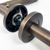 Alexander & Wilks AW220AB Türgriff mit Spitfire-Rändelhebel auf runder Rosette, Antikmessing-Optik