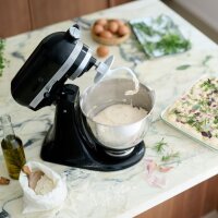 KitchenAid Artisan Stand Mixer, Tilt-Bench Model, Food Processor & Dough Kneader, 4.8L Stainless Steel Bowls, 5-Piece Accessory Set, Onyx Black, Versatile for Baking & Cooking