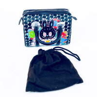 Moynat X Labubu 48H Mini-Tasche, Limited Edition, Schwarz/Weiß, exklusive Designer-Kollaboration, kompaktes Format, ikonisches Muster, Sammlerstück, luxuriöses Accessoire, selten erhältlich, stilvoll und einzigartig