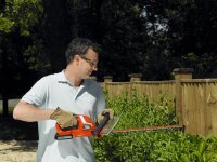 Black+Decker GTC1845L20 Akku-Heckenschere, 18V, E-Drive, 18mm Schnittstärke, leicht (2,6kg), für mittlere/große Hecken & dicke Äste, schwarz-orange