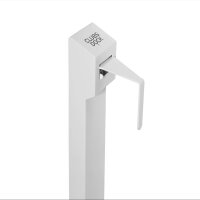 ClubsDock Wandhalterung für Golftaschen, Modell Weiß – Praktische Aufbewahrungslösung, stabil, platzsparend, einfache Montage, schützt Golftasche und Schläger, ideal für Garage oder Keller.