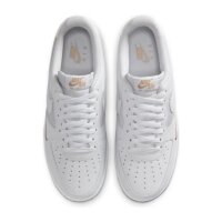 Nike Air Force 1 07 LV8, Größe 39, Herren Sneaker, weiß, Leder, klassische Silhouette, perforierte Zehenbox