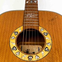 Takamine KC70 Elektro-Gitarre gebraucht, leichte Kratzer, signiert von Kenny Chesney, mit Vorverstärker, braunes Holz