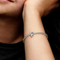 PANDORA Charm Anhänger Buchstabe F mit Herz Details aus Silber, filigranes Design, personalisierbar