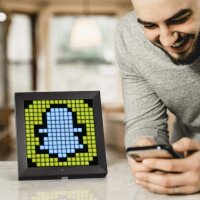 Divoom Pixoo 7,18" Digitaler Bilderrahmen 16x16 RGB-LED Pixel Art Kalenderuhr Bluetooth Smart-Uhr mit Social-Media-Benachrichtigung