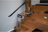 Werner 79023 verstellbare Arbeitsplattform, 136 kg Tragkraft, 10-fach höhenverstellbar 51–76 cm, silber, mit verstellbaren Beinen für unebenen Boden und Treppen