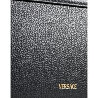 Versace Damen Clutch 45264108, schwarze Lederhandtasche mit goldfarbenem V-Logo, Handgelenkriemen, Schulterriemen