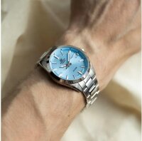 Casio Edifice EFV-100D-2BV Herrenuhr, Quarz, 10 BAR wasserdicht, verschraubte Krone, hellblaues Zifferblatt, Datumsanzeige, silbernes Metallarmband