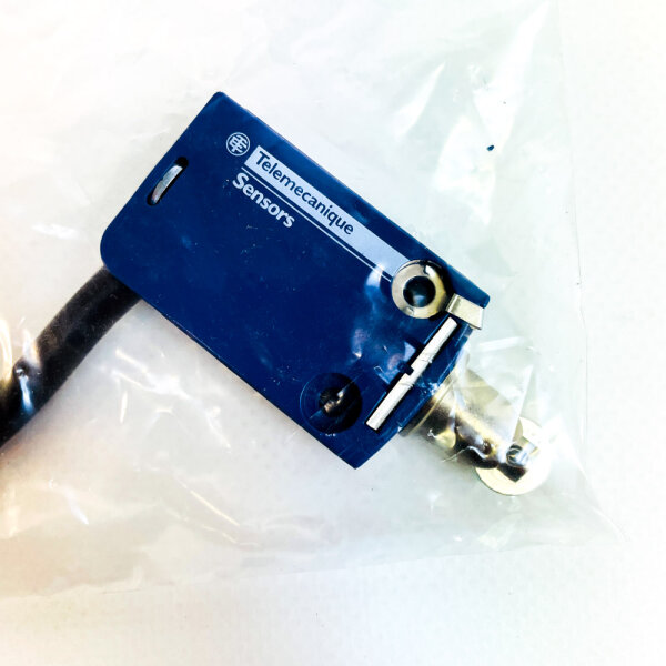 Telemecanique Sensors XCMD2102L03S96 Limit switch, position switch with roller lever, blue, model 906112