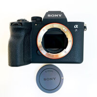 Sony Alpha 7 IV ILCE-7M4K, spiegellose Vollformatkamera, 33 MP, 28–70 mm Objektiv, 4K 60p, 10 fps, Touchscreen, Echtzeit-AF, Schwarz