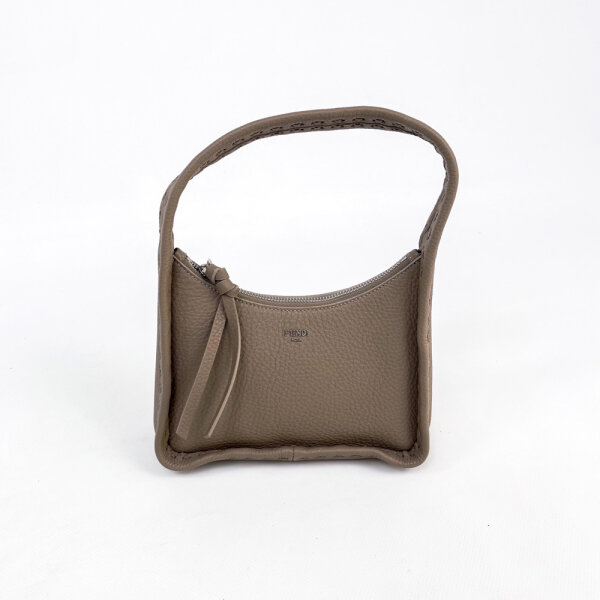 Fendi Roma Fendessence Selleria Stitch Small Hobo Bag Braun 20.5 x 28 x 7 cm 8BS094 ANT2 F04Y9