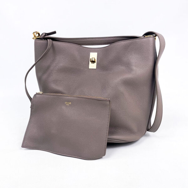 CELINE 195573CR8.10BL Bucket 16 Schultertasche Pebble genarbtes Kalbsleder Damen